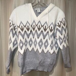Rachel Zoe white and grey patterned fuzzy v-neck hoodie